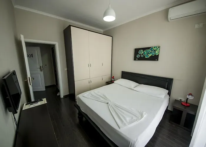 ホテル Kadrisa ドゥラス